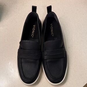 Vionic Women’s Chantel Black and White Loafers